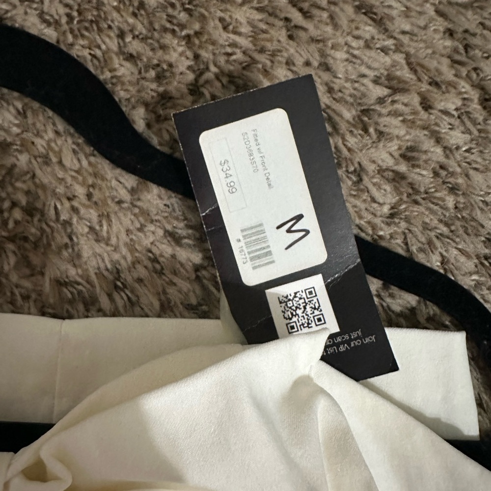 Off white strapless dress with bow. - Picture 3 of 4